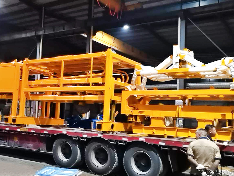 阿聯(lián)酋軌枕設(shè)備裝車(chē)2